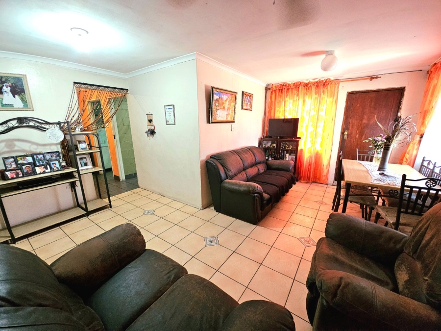 3 Bedroom Property for Sale in Roosendal Western Cape
